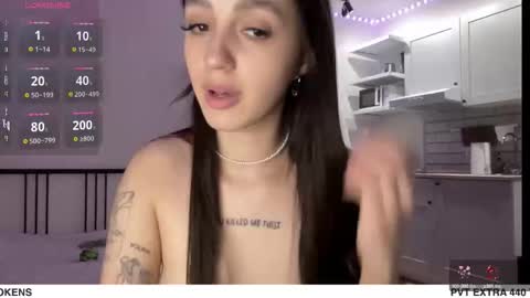 Snapshot of w33d7 chatting on 10/01/25, 09:32 Alice Before pvt write to me in PM online show from 10/01/25, 09:32