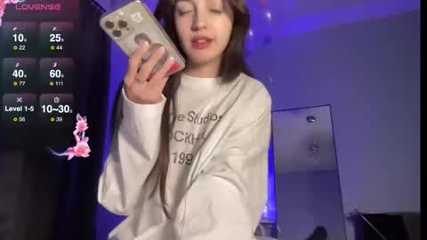 Snapshot of w33d7 chatting on 01/18/26, 09:51 Alice Before pvt write to me in PM online show from 01/18/26, 09:51