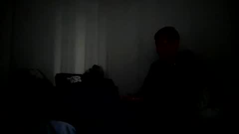 Snapshot of w919 chatting on 12/15/25, 10:19 V online show from 12/15/25, 10:19