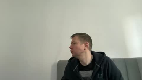 Snapshot of w919 chatting on 05/18/26, 12:55 V online show from 05/18/26, 12:55