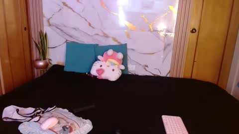 Snapshot of w_kittycat chatting on 03/30/26, 10:33 kitty SUPORT ME AND MY BABY SINGLE MOMY online show from 03/30/26, 10:33