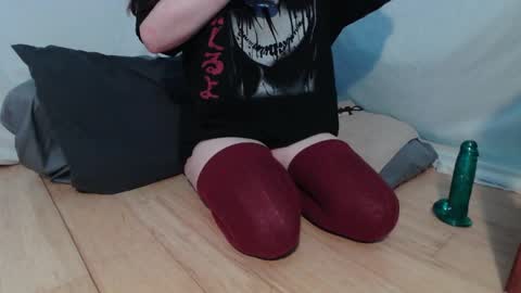 Snapshot of wacky_weirdo chatting on 10/30/25, 11:22 Rose online show from 10/30/25, 11:22