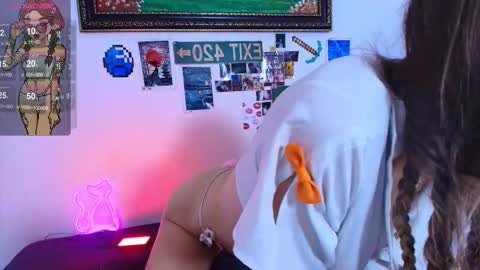 Snapshot of waifu_exe chatting on 09/27/25, 03:55 Waifu exe online show from 09/27/25, 03:55