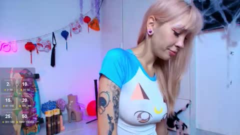 Snapshot of waifu_exe chatting on 11/21/25, 05:50 Waifu exe online show from 11/21/25, 05:50