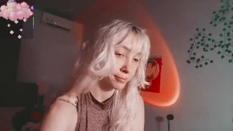 Snapshot of waifu_exe chatting on 06/10/26, 07:29 Waifu exe online show from 06/10/26, 07:29