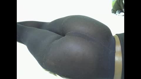 Snapshot of wakanda_43 chatting on 12/15/25, 07:40 candy online show from 12/15/25, 07:40