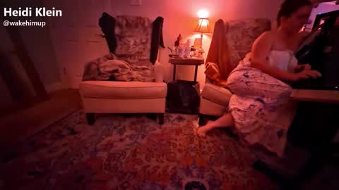 wakehimup online show from 12/19/25, 09:05