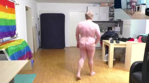 Snapshot of waldw123 chatting on 10/20/25, 01:33 Yarlim online show from 10/20/25, 01:33