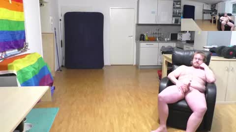 Snapshot of waldw123 chatting on 12/17/25, 02:56 Yarlim online show from 12/17/25, 02:56