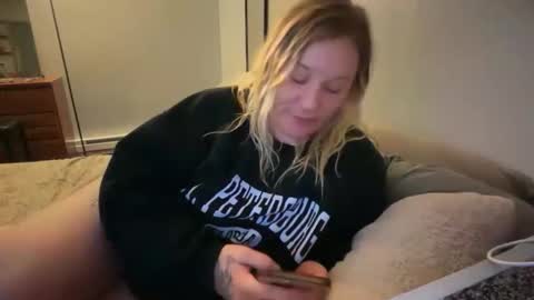 Snapshot of wall2wall0 chatting on 02/27/26, 06:57 Queen Kay online show from 02/27/26, 06:57