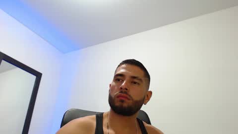 Snapshot of walter_brownn01 chatting on 01/19/25, 02:25 WALTER BROWN  online show from 01/19/25, 02:25