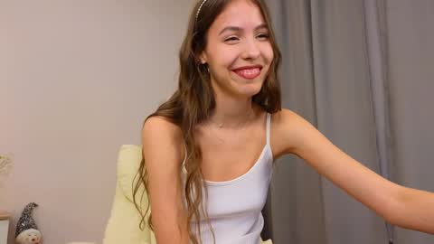 Snapshot of wanda_robinson chatting on 12/26/24, 07:16 Wendy. Hello Honeys Ill see you 2nd 5th 7th this week love you3 online show from 12/26/24, 07:16