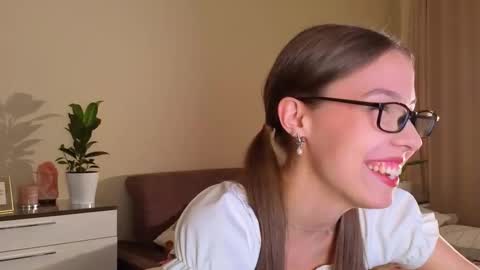 Snapshot of wanda_robinson chatting on 09/13/25, 05:57 Wendy. Hello Honeys Ill see you 2nd 5th 7th this week love you3 online show from 09/13/25, 05:57