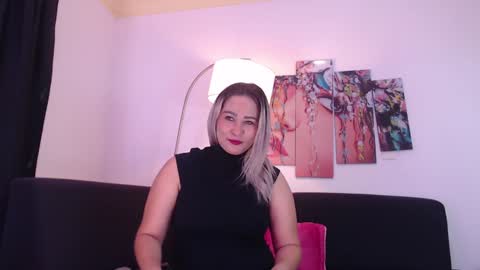 Snapshot of wandahairymilf chatting on 01/23/25, 03:48 Wanda online show from 01/23/25, 03:48