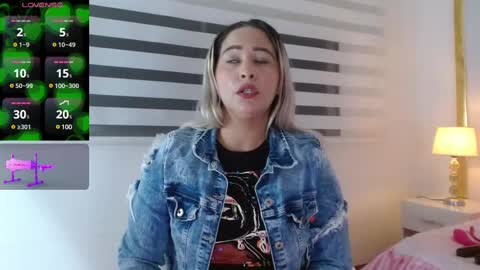 Snapshot of wandahairymilf chatting on 02/23/25, 04:07 Wanda online show from 02/23/25, 04:07