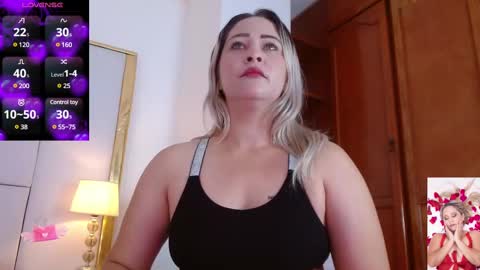 Snapshot of wandahairymilf chatting on 02/27/25, 04:09 Wanda online show from 02/27/25, 04:09
