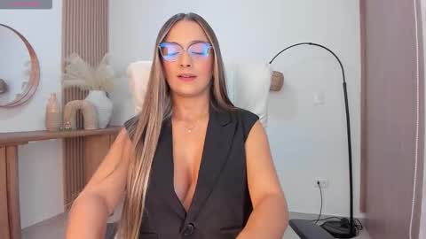 Snapshot of wandathompson_ chatting on 03/12/26, 10:10 Wanda online show from 03/12/26, 10:10