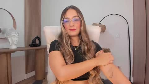 Snapshot of wandathompson_ chatting on 06/04/26, 11:05 Wanda online show from 06/04/26, 11:05