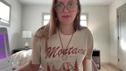 Snapshot of wanderlustjade chatting on 01/18/26, 04:55 Jade Adonis online show from 01/18/26, 04:55