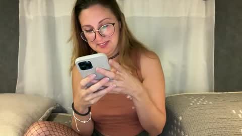 Snapshot of wanderlustjade chatting on 06/06/26, 02:49 Jade Adonis online show from 06/06/26, 02:49