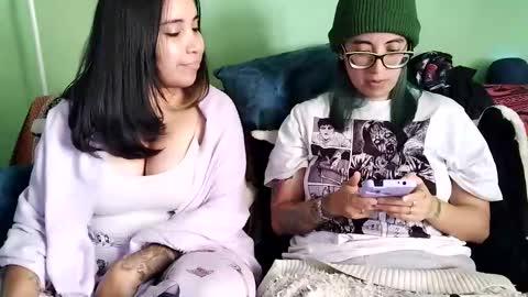 Snapshot of waningrosee chatting on 01/20/25, 06:10 Waningrose Lu online show from 01/20/25, 06:10