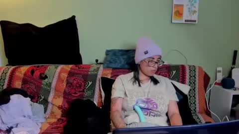 Snapshot of waningrosee chatting on 02/19/25, 06:10 Waningrose Lu online show from 02/19/25, 06:10