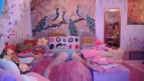 Emilia inst  online show from 11/21/25, 08:29