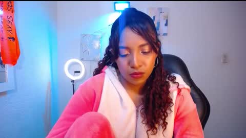 Snapshot of warisgoddes chatting on 04/04/26, 09:40 EMILY online show from 04/04/26, 09:40