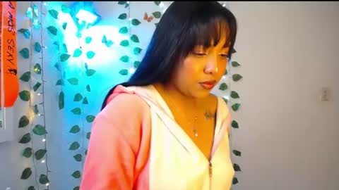 Snapshot of warisgoddes chatting on 06/14/26, 04:25 EMILY online show from 06/14/26, 04:25