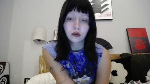 Snapshot of warm_june chatting on 05/31/26, 01:51 June online show from 05/31/26, 01:51
