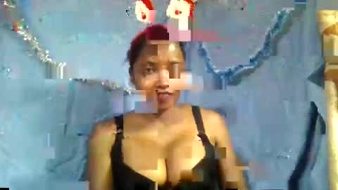 Snapshot of wasselline69 chatting on 12/18/25, 01:17 wasselline69 online show from 12/18/25, 01:17