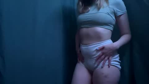 Snapshot of watchandwantme chatting on 04/22/26, 04:15 watchandwantme online show from 04/22/26, 04:15