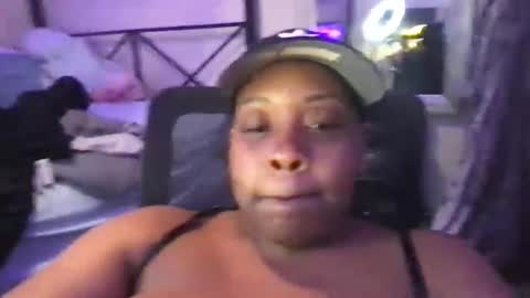 Snapshot of waterfalls69 chatting on 12/13/24, 02:21 LAUREN LUSH online show from 12/13/24, 02:21