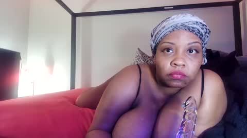 Snapshot of waterfalls69 chatting on 02/09/25, 08:11 LAUREN LUSH online show from 02/09/25, 08:11