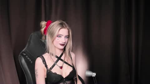 Snapshot of waterfallwoods chatting on 12/13/24, 07:04 waterfallwoods online show from 12/13/24, 07:04