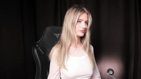 Snapshot of waterfallwoods chatting on 12/20/24, 07:39 waterfallwoods online show from 12/20/24, 07:39