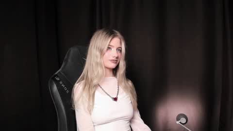 Snapshot of waterfallwoods chatting on 12/21/24, 05:07 waterfallwoods online show from 12/21/24, 05:07