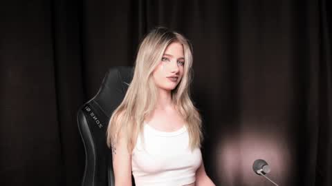 Snapshot of waterfallwoods chatting on 12/24/24, 04:40 waterfallwoods online show from 12/24/24, 04:40