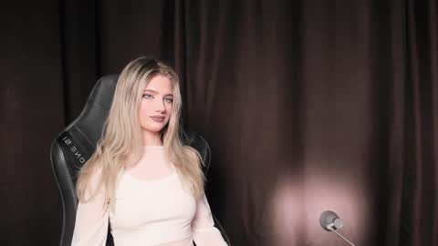 Snapshot of waterfallwoods chatting on 12/25/24, 04:11 waterfallwoods online show from 12/25/24, 04:11