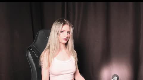 Snapshot of waterfallwoods chatting on 12/31/24, 06:16 waterfallwoods online show from 12/31/24, 06:16