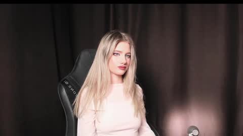 Snapshot of waterfallwoods chatting on 12/31/24, 01:30 waterfallwoods online show from 12/31/24, 01:30