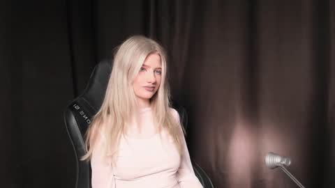 Snapshot of waterfallwoods chatting on 01/02/25, 07:44 waterfallwoods online show from 01/02/25, 07:44