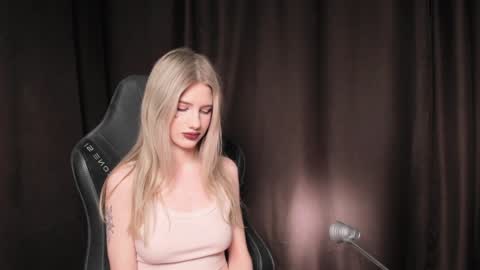 Snapshot of waterfallwoods chatting on 01/11/25, 06:03 waterfallwoods online show from 01/11/25, 06:03