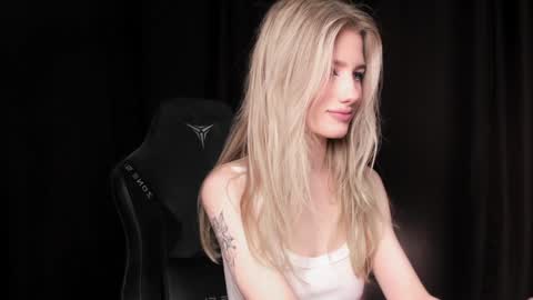 Snapshot of waterfallwoods chatting on 01/18/25, 07:15 waterfallwoods online show from 01/18/25, 07:15