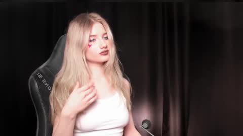 Snapshot of waterfallwoods chatting on 02/14/25, 04:41 waterfallwoods online show from 02/14/25, 04:41