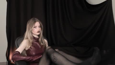 Snapshot of waterfallwoods chatting on 12/21/25, 08:43 waterfallwoods online show from 12/21/25, 08:43