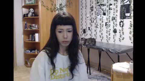 Snapshot of wavy_nights chatting on 11/13/25, 07:02 Mina online show from 11/13/25, 07:02