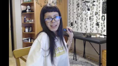 Snapshot of wavy_nights chatting on 11/23/25, 05:02 Mina online show from 11/23/25, 05:02