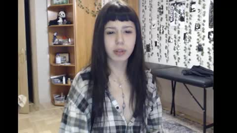 Snapshot of wavy_nights chatting on 12/02/25, 07:42 Mina online show from 12/02/25, 07:42