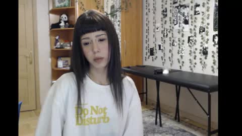 Snapshot of wavy_nights chatting on 12/05/25, 07:10 Mina online show from 12/05/25, 07:10